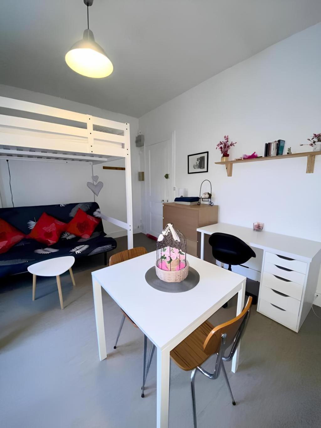 Apartment Descamps